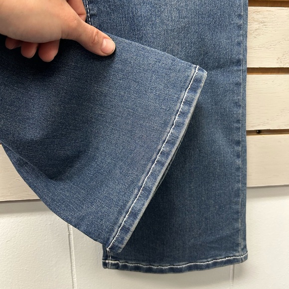 Women's Straight Leg Blue Jeans - Picture 9 of 9